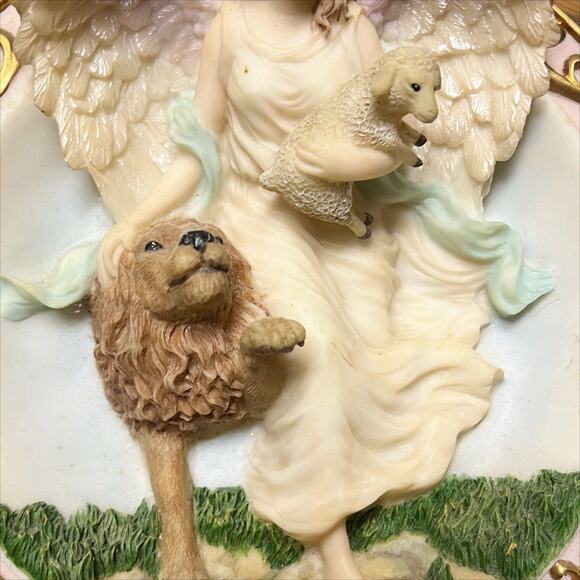Sansco 1996 Guardian Angel, Lamb and Lion 3D Collector Decorative Plate - Picture 2 of 3